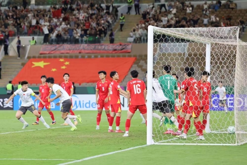 Trois buts pour sceller une victoire historique ! L'équipe de Chine de football U23 vise le titre de la Coupe d'Asie