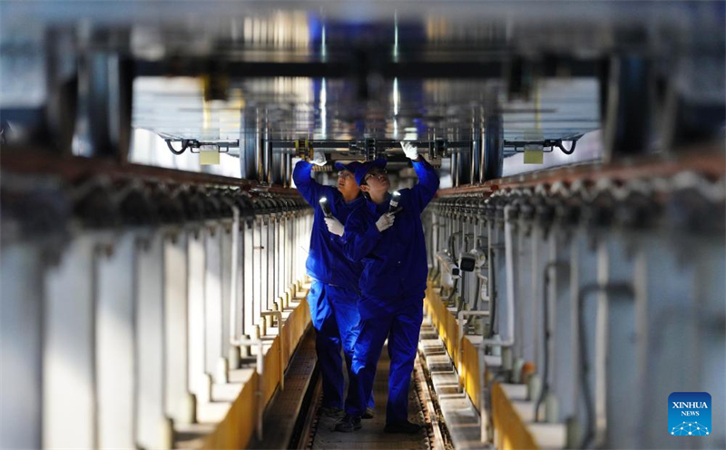 Beijing : les membres du personnel des trains à grande vitesse se préparent pour la vague de voyages de la Fête du Printemps