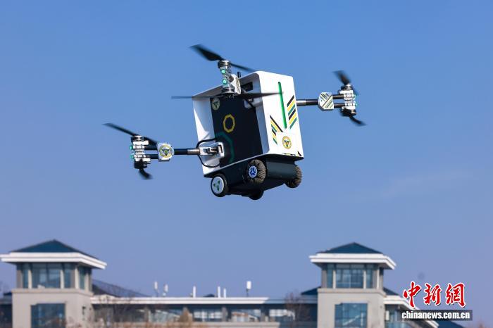 Jiangsu : pliante et plus flexible, la voiture volante « Dongda Kunpeng 2 » de l'Université du Sud-Est effectue un premier vol réussi à Nanjing