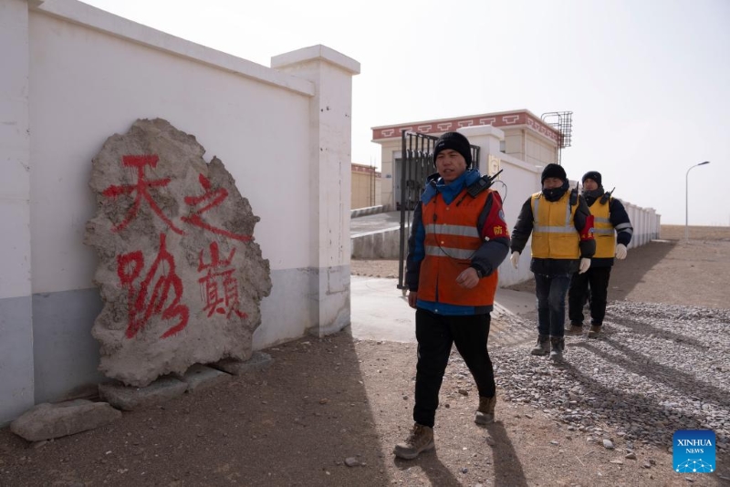 Xizang : histoire en photos des travailleurs de la plus haute section de maintenance des signaux ferroviaires au monde