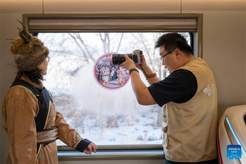 Heilongjiang : un train touristique thématique proposant des services de photo de voyage inauguré à Harbin