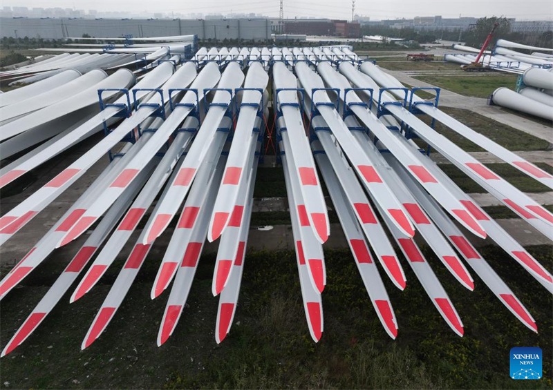 La Chine devient une puissance mondiale dans le domaine de l'énergie éolienne, défendant la transition verte et la coopération internationale