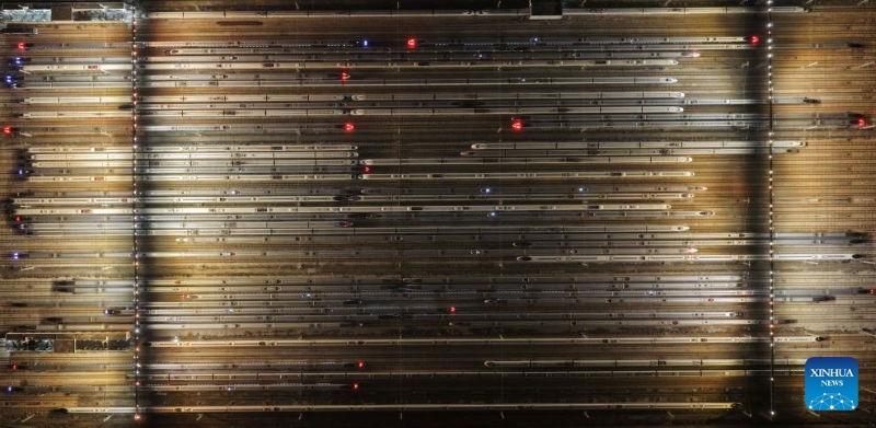 Dans toute la Chine, les trains à grande vitesse se préparent pour la prochaine vague de voyages de la Fête du Printemps