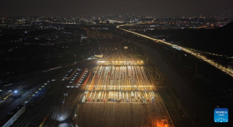 Dans toute la Chine, les trains à grande vitesse se préparent pour la prochaine vague de voyages de la Fête du Printemps