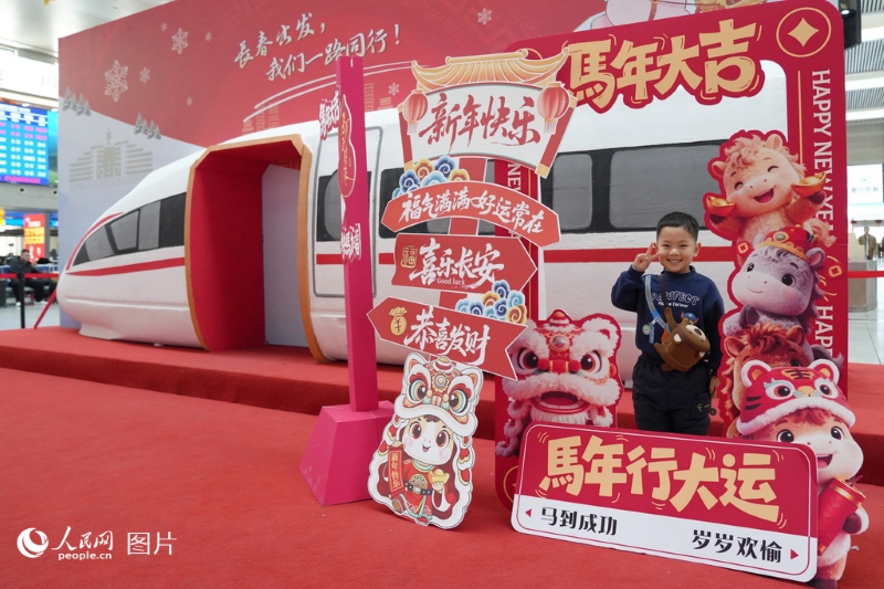 En photos : la vague de voyages de la Fête du Printemps 2026 a démarré dans toute la Chine