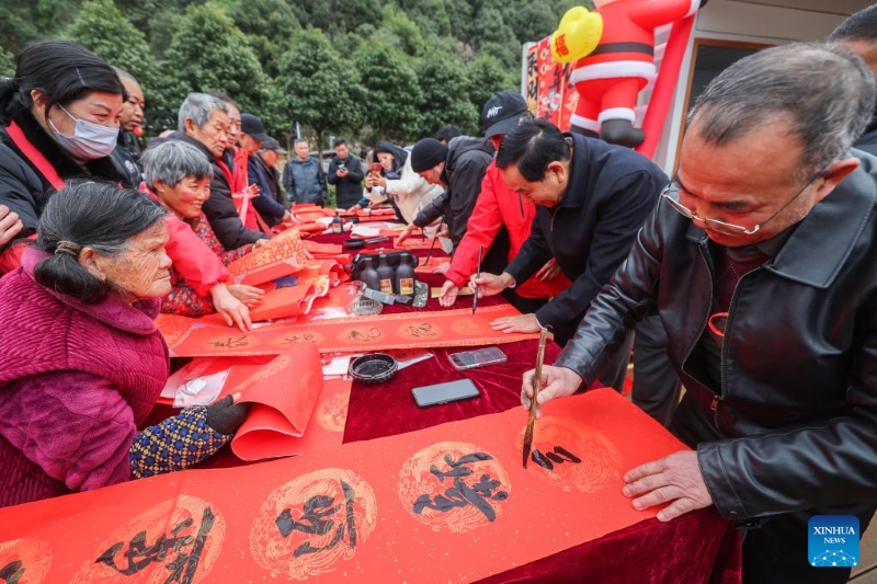 Les préparatifs pour la Fête du Printemps sont en cours dans toute la Chine