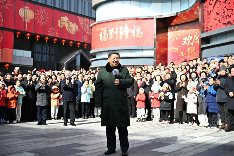Xi Jinping rend visite à des habitants de Beijing avant la fête du Printemps, adresse ses vœux à tous les Chinois