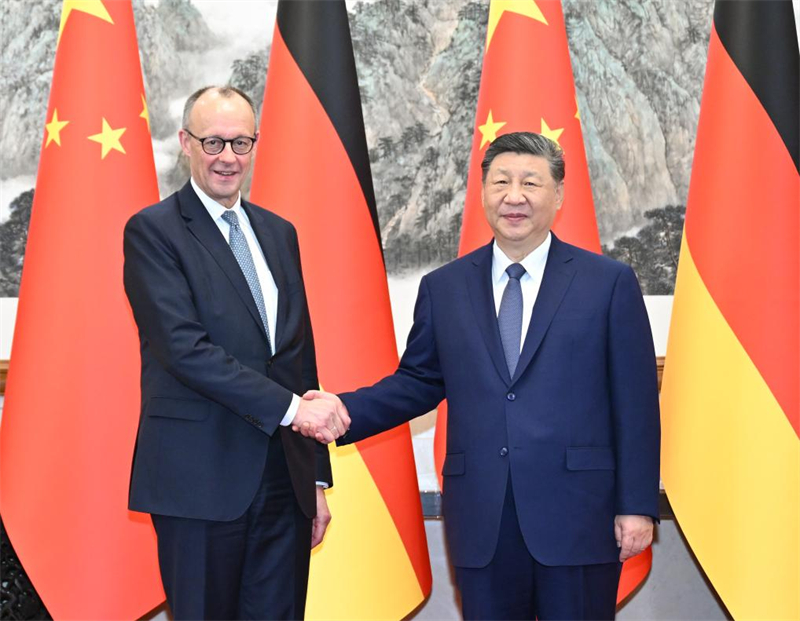 Xi Jinping rencontre le chancelier allemand Friedrich Merz, faisant trois suggestions pour les relations bilatérales