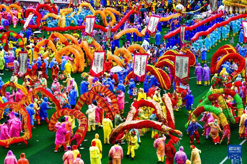 Guizhou : le Festival Maolong de Shiqian, les vœux du dragon des Gelao pour la nouvelle année