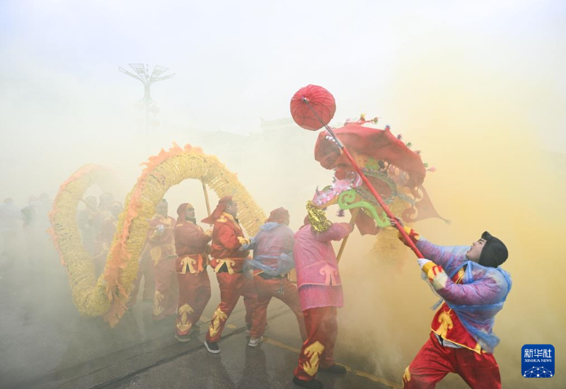 Guizhou : le Festival Maolong de Shiqian, les vœux du dragon des Gelao pour la nouvelle année