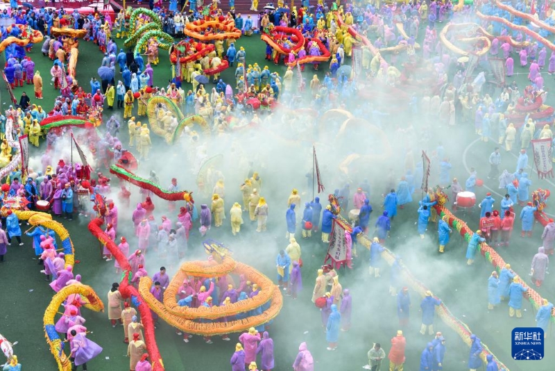 Guizhou : le Festival Maolong de Shiqian, les vœux du dragon des Gelao pour la nouvelle année