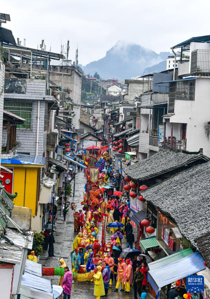 Guizhou : le Festival Maolong de Shiqian, les vœux du dragon des Gelao pour la nouvelle année