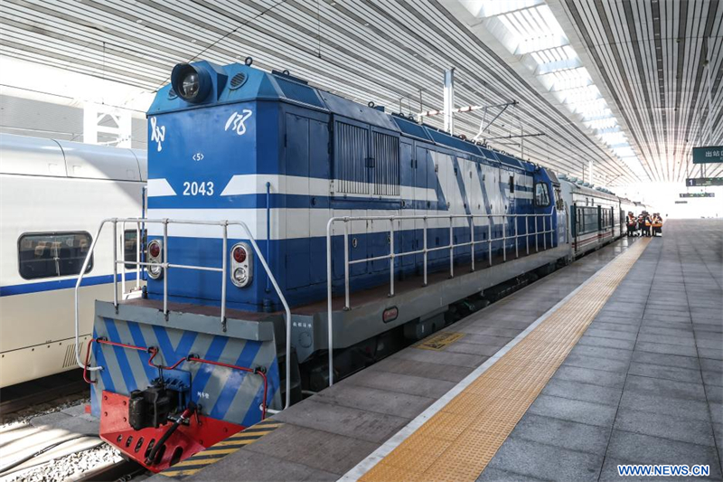 Un train international de passagers reliant la Chine à la RPDC arrive à Pyongyang