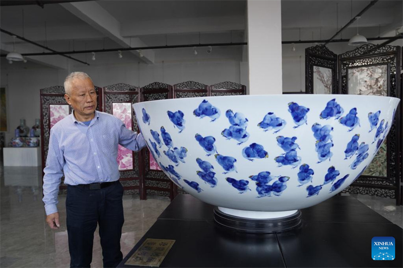 Jiangxi : histoire en photos d'un artisan de la porcelaine coquille d'œuf à Jingdezhen