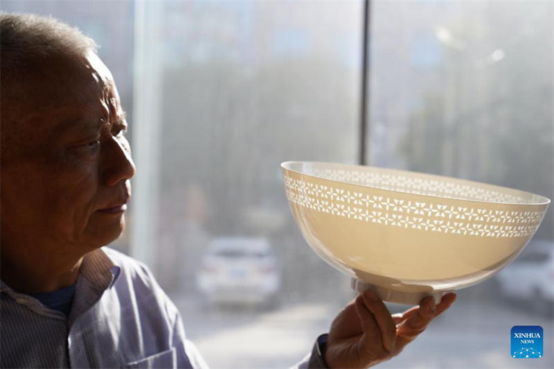 Jiangxi : histoire en photos d'un artisan de la porcelaine coquille d'œuf à Jingdezhen