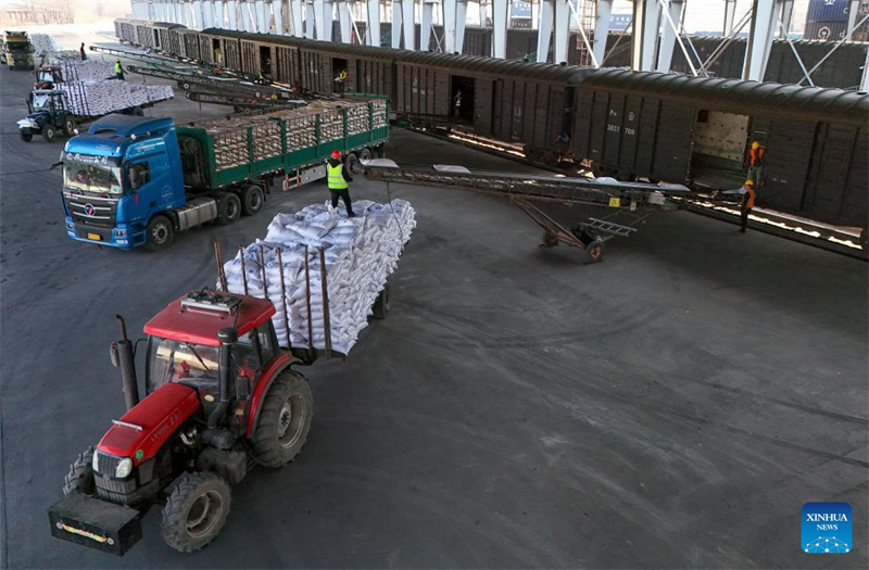 Heilongjiang : à Harbin, un centre ferroviaire offre des garanties pour les labours de printemps