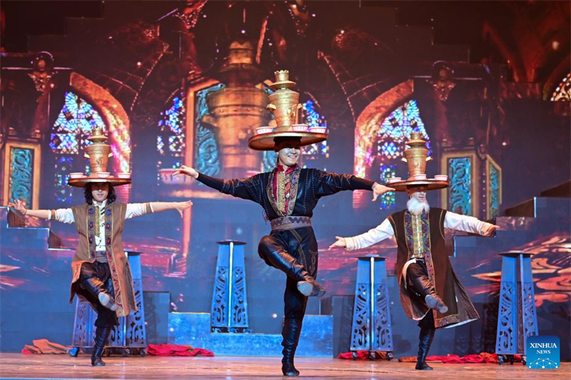 Xinjiang : la ville de Kuqa attire les visiteurs pour découvrir une histoire vivante