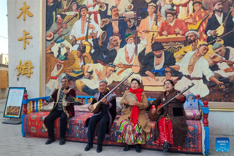 Xinjiang : la ville de Kuqa attire les visiteurs pour découvrir une histoire vivante