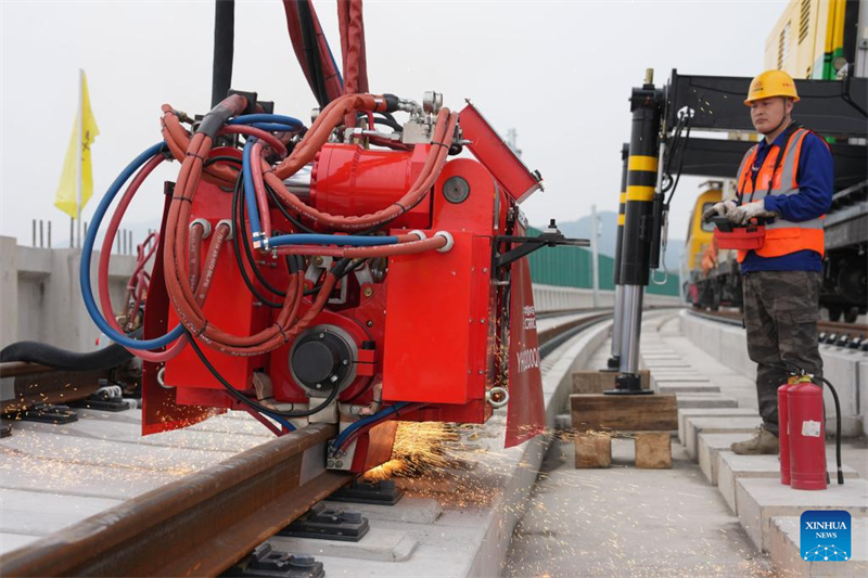 Zhejiang : un appareil de soudage intelligent fait ses débuts sur un chantier de construction ferroviaire