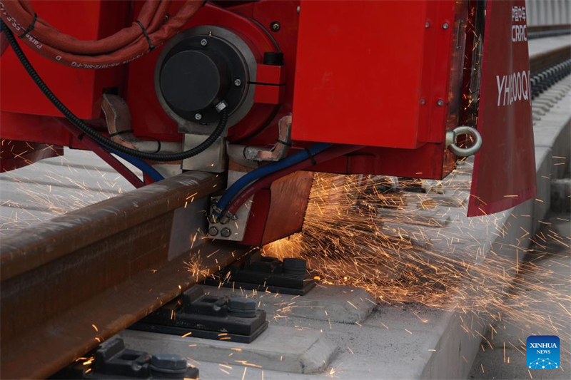 Zhejiang : un appareil de soudage intelligent fait ses débuts sur un chantier de construction ferroviaire