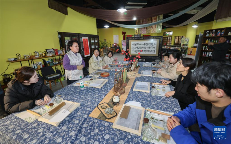 Zhejiang : un nouveau lieu emblématique culturel à Jiaxing stimule la consommation touristique au printemps