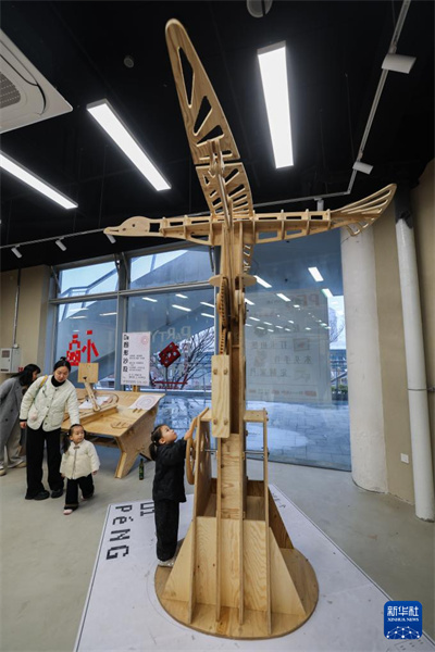 Zhejiang : un nouveau lieu emblématique culturel à Jiaxing stimule la consommation touristique au printemps