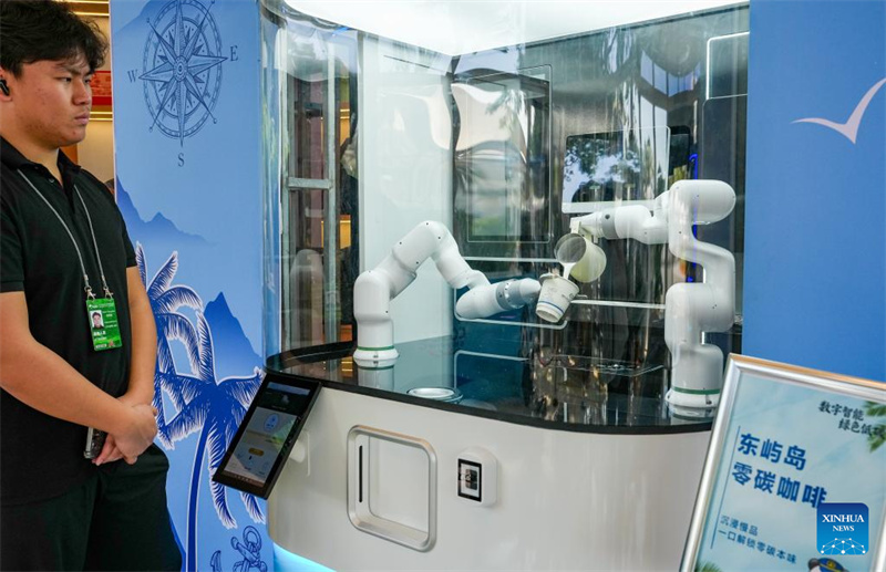 Hainan : les robots intelligents soutiennent la conférence annuelle 2026 du Forum de Bo'ao pour l'Asie