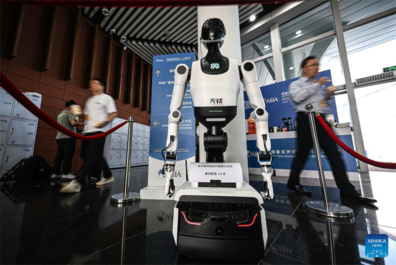 Hainan : les robots intelligents soutiennent la conférence annuelle 2026 du Forum de Bo'ao pour l'Asie