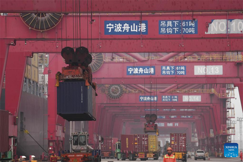 Zhejiang : le port de Ningbo-Zhoushan enregistre une forte augmentation du débit de conteneurs