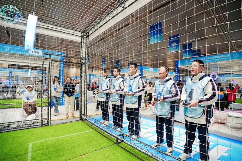 Le football par drone gagne en popularité en Chine