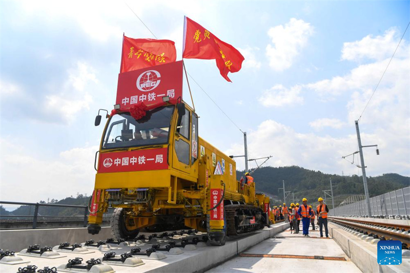 Le chemin de fer à grande vitesse Chongqing–Wanzhou entre dans la phase de pose des voies
