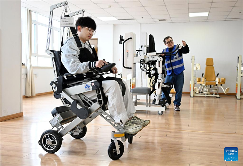 Shandong : des robots de soins aux personnes âgées formés et testés à Qingdao