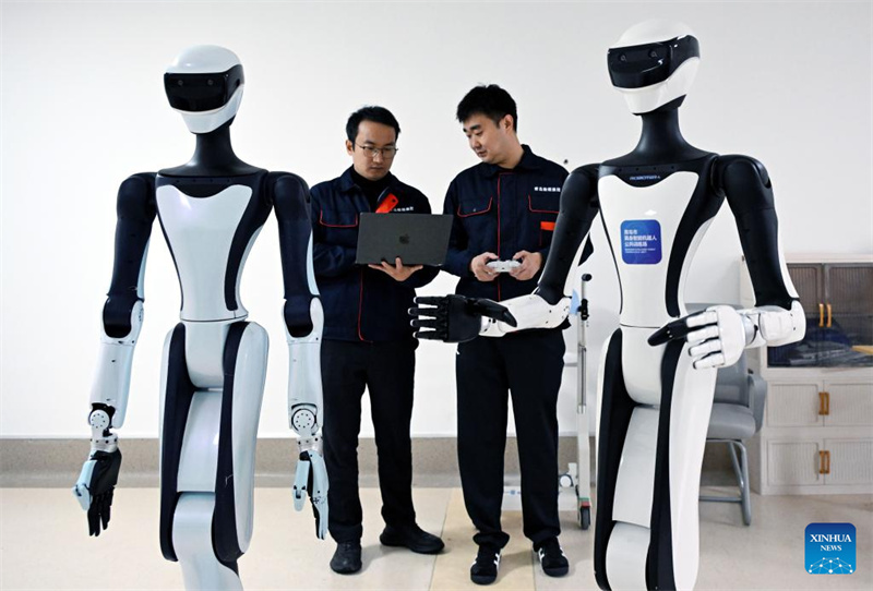 Shandong : des robots de soins aux personnes âgées formés et testés à Qingdao