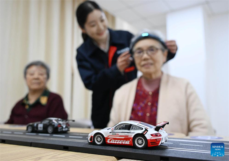 Shandong : des robots de soins aux personnes âgées formés et testés à Qingdao