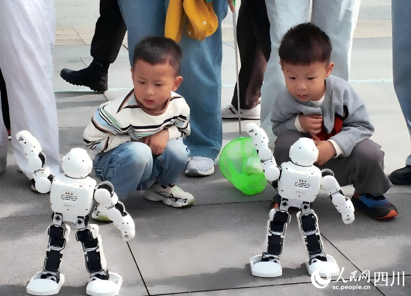Sichuan : début des Championnats du monde de sports de drones à Chengdu