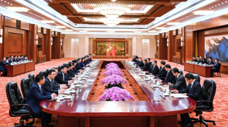 Le plus haut législateur chinois rencontre le dirigeant vietnamien