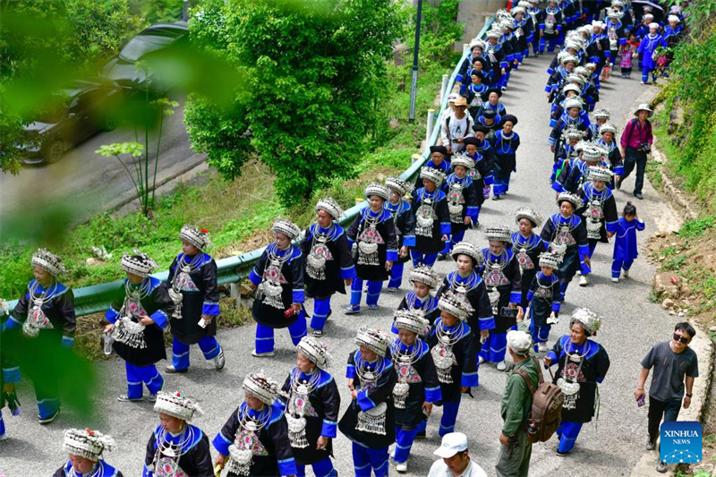 Guizhou : les habitants célèbrent la fête du Sanyuesan