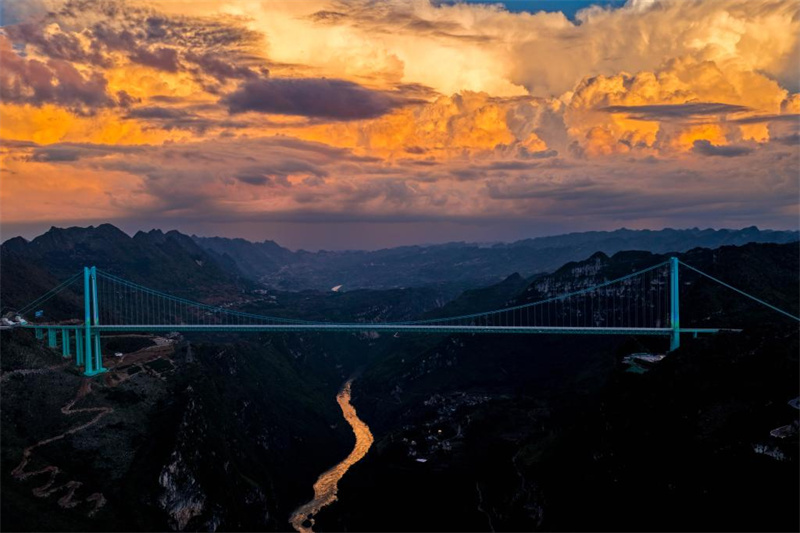 Guizhou : le pont du Grand Canyon de Huajiang, un aimant pour les amateurs de sensations fortes