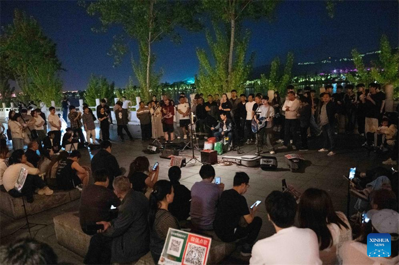 Hunan : la diversité des activités commerciales dynamise l'économie nocturne à Changsha