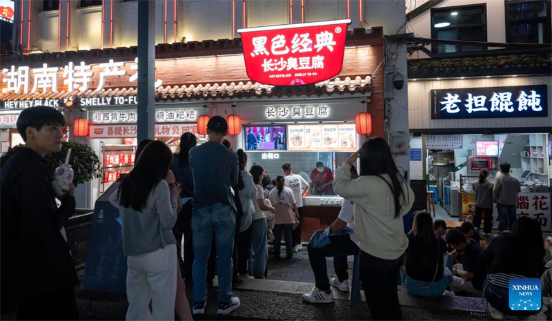 Hunan : la diversité des activités commerciales dynamise l'économie nocturne à Changsha