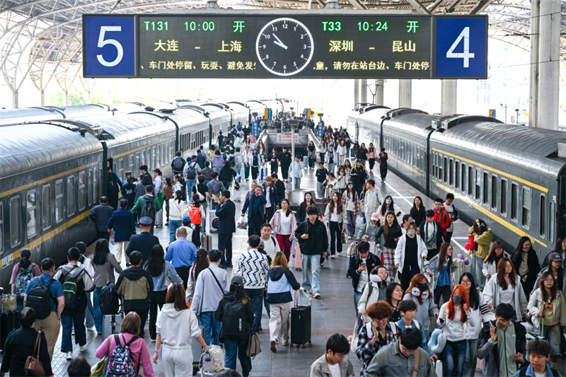 Chine : le nombre de voyages ferroviaires dépasse 100 millions pendant les congés du 1er mai