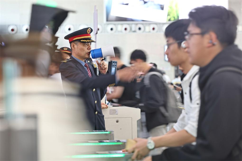Chine : nombre record de déplacements interrégionaux de passagers pendant les congés du 1er mai