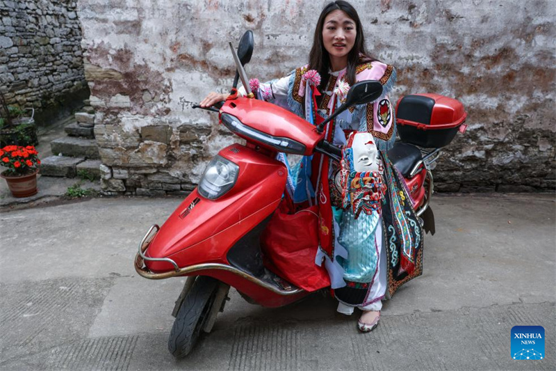 Guizhou : comment la passion de toujours de villageois contribue à préserver l'opéra Dixi