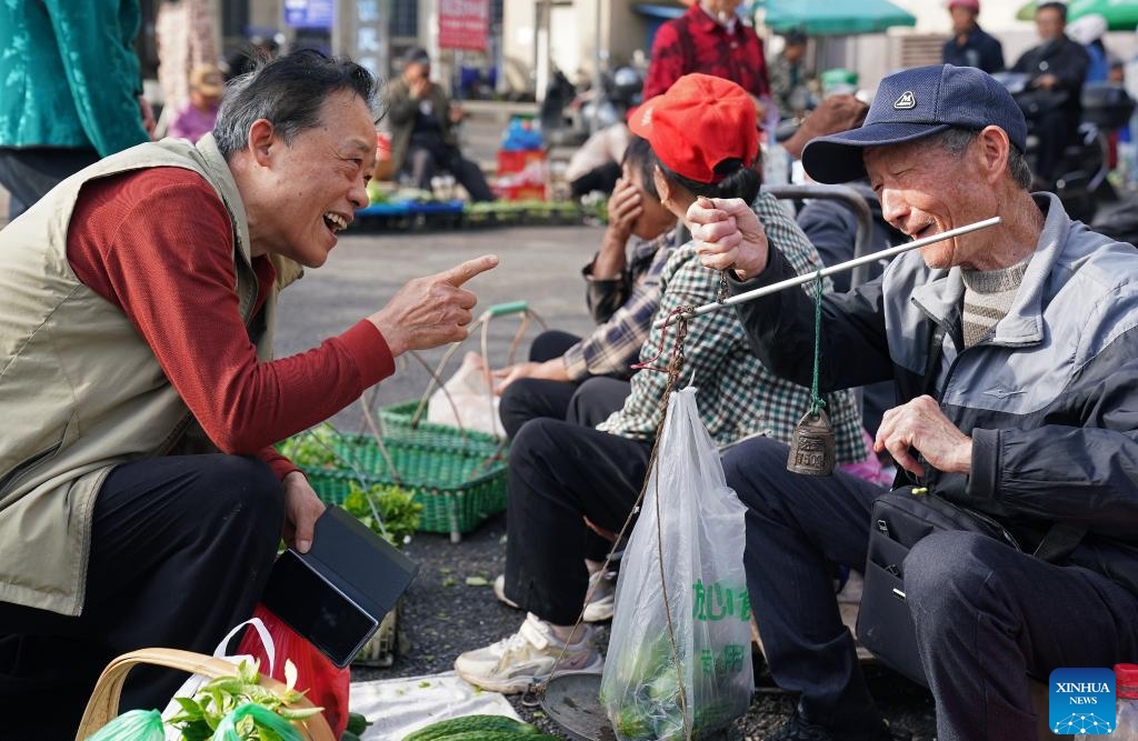 Jiangxi : à Jiujiang, le système du « marché fluctuant » atténue les conflits entre les vendeurs et les navetteurs du matin