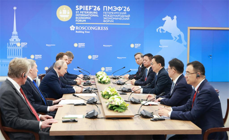 Le vice-président chinois rencontre Vladimir Poutine