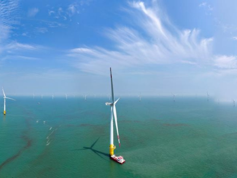 Jiangsu : le parc éolien offshore de Rudong en cours de maintenance pour garantir une alimentation électrique stable