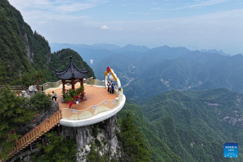 Shaanxi : le paysage du site touristique éco-culturel du mont Tianzhu dans la chaîne des Qinling à Shangluo