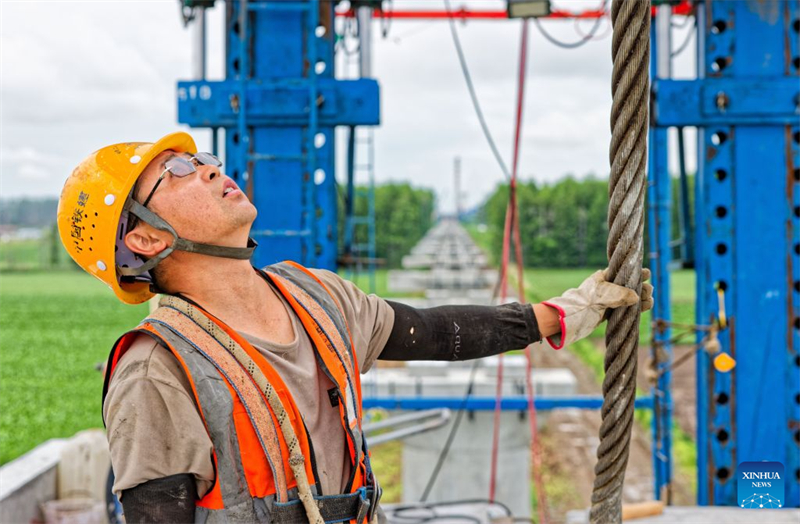 Heilongjiang : le pont géant de Tongjiang en construction