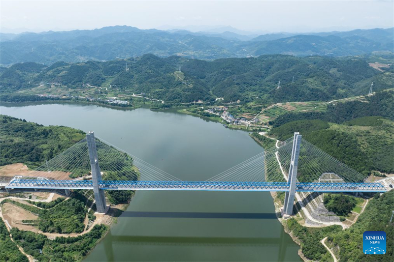 De nouveaux ponts ferroviaires à grande vitesse relient le centre et l'ouest de la Chine pour un développement coordonné