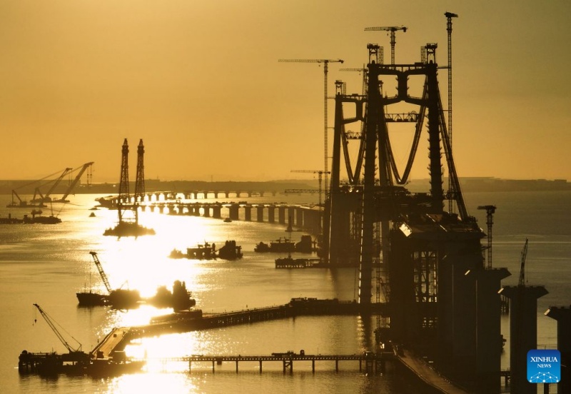 Fujian : le chantier de construction de l'échangeur de Guanyinshan de la section de Xiamen du pont Xiamen-Kinmen